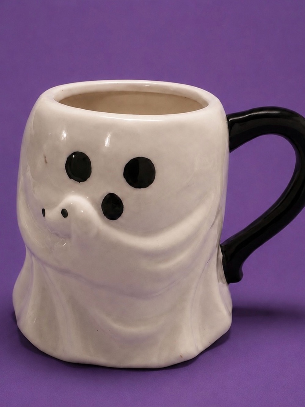 White Ghost Ceramic Mug with Black Handle -Halloween Chic 13.5oz. NWT 🖤💜💫